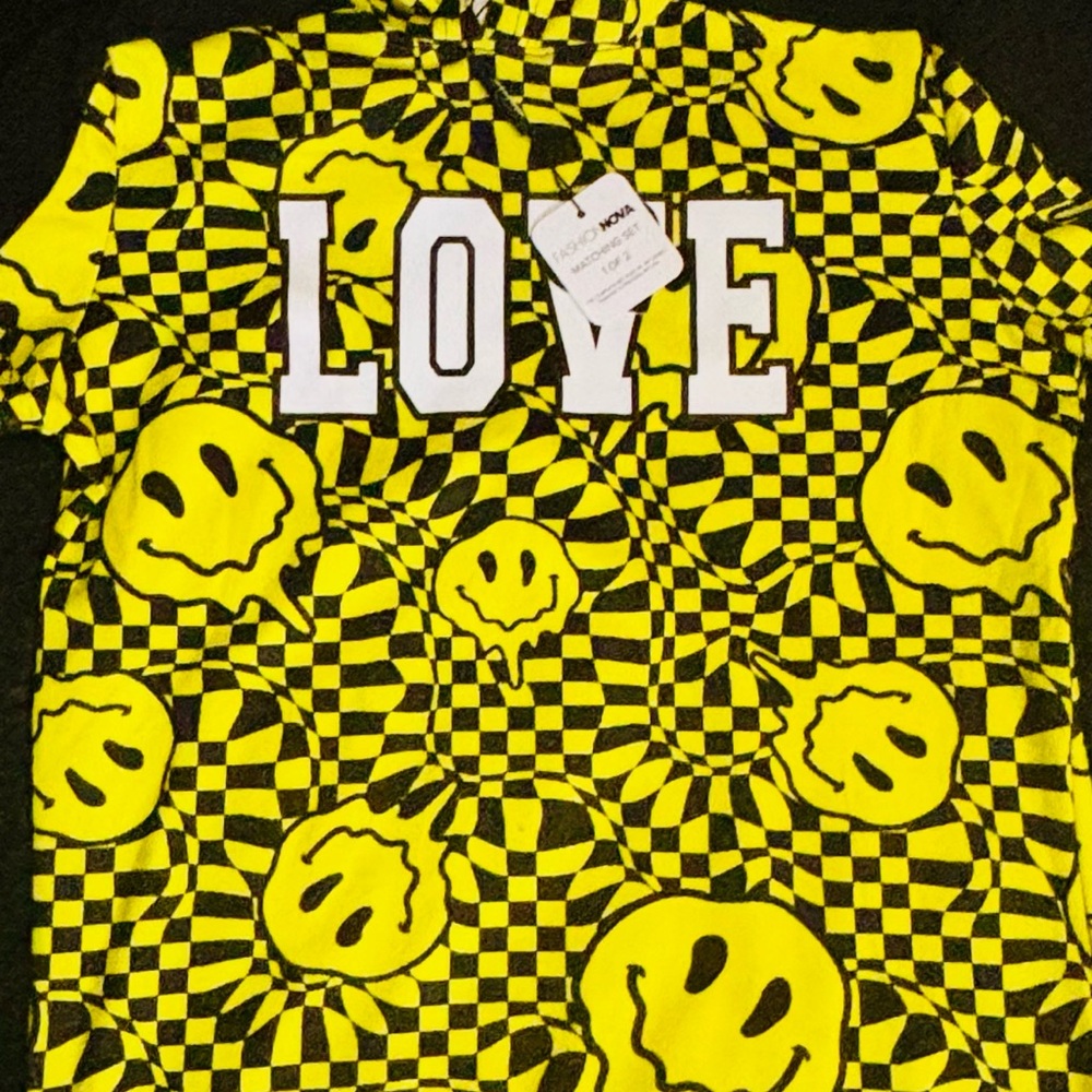 Kids Smiley Face Love Shirt - Yellow